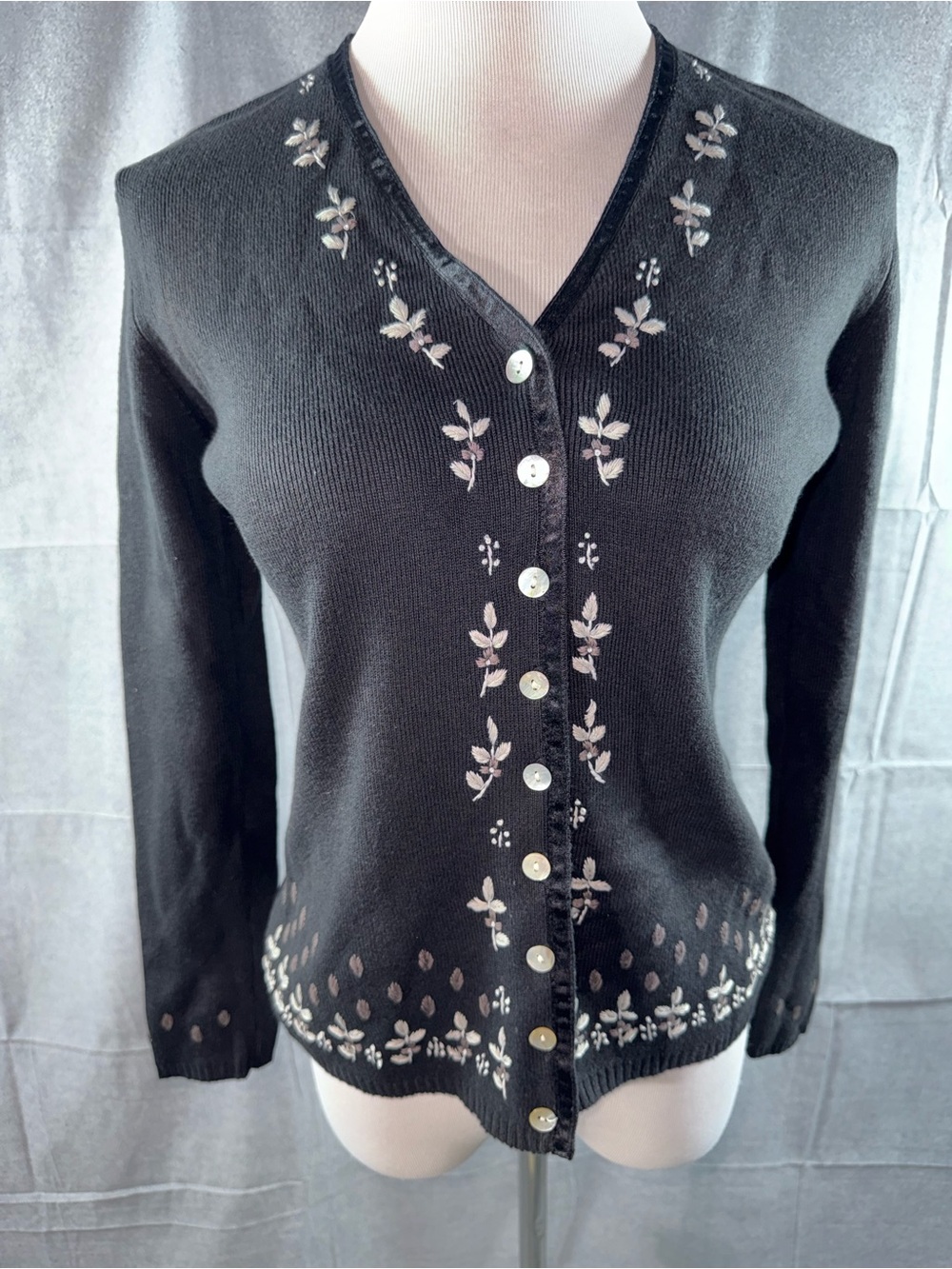 3174-Vintage Worthington Black Cardigan with Beige Floral Embroidery
